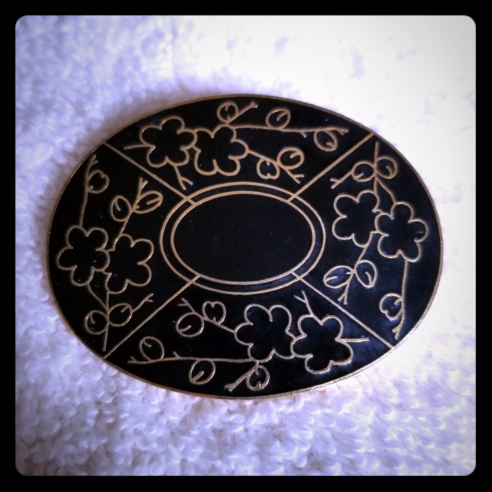 🌷Vintage Black Enamel Brooch With Gold Outline